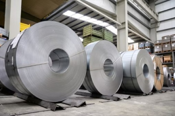 Thép cán nguội có độ cứng cao hơn thép cán nóng, nhưng độ dẻo giảm, cần xử lý nhiệt nếu dùng cho các chi tiết cần tạo hình sâu