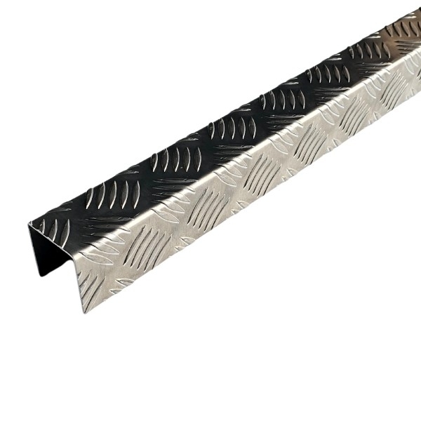 Gân chữ u thường dùng cho sàn xe tải, bậc thang, lối đi công nghiệp