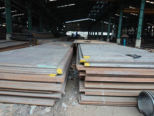 Cần kiểm tra quy cách sản phẩm trước khi mua thép A36 để đảm bảo độ dày, chiều rộng, chiều dài phù hợp với thiết kế, tránh lãng phí khi cắt hoặc gia công