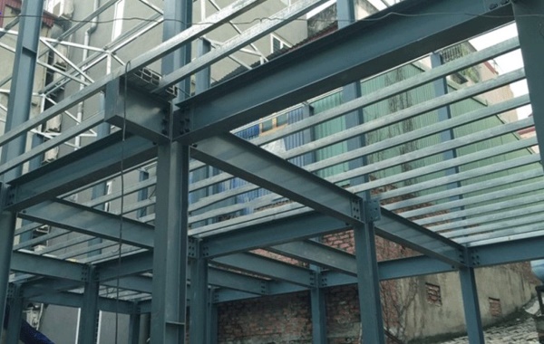 Thép SS400 được ứng dụng làm vật liệu xây dựng như khung kết cấu thép, sàn thép