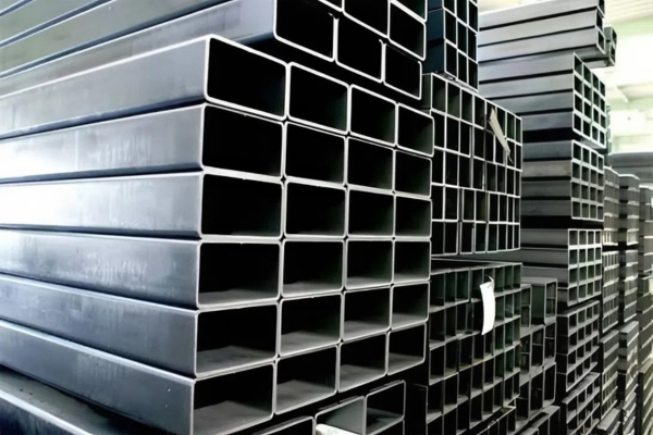 Thép hộp Hoa Sen được ưa chuộng nhờ lớp mạ bền đẹp và chống ăn mòn hiệu quả